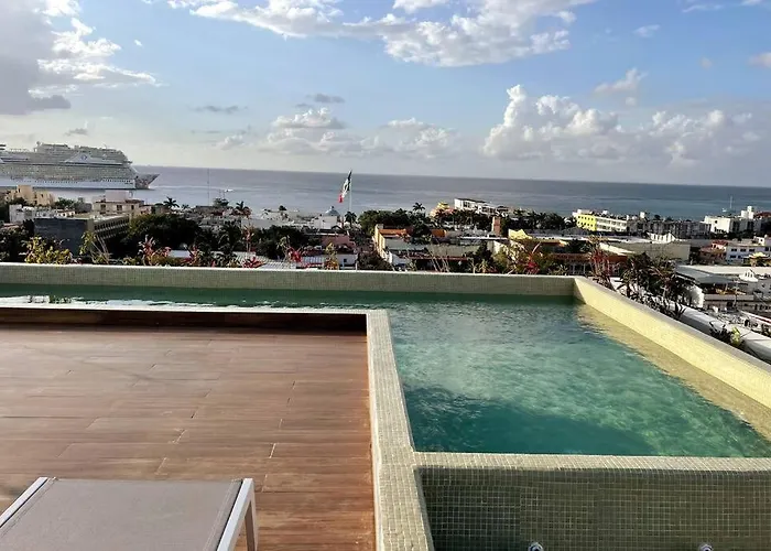 Ferienhaus Brand New With Rooftop Pool